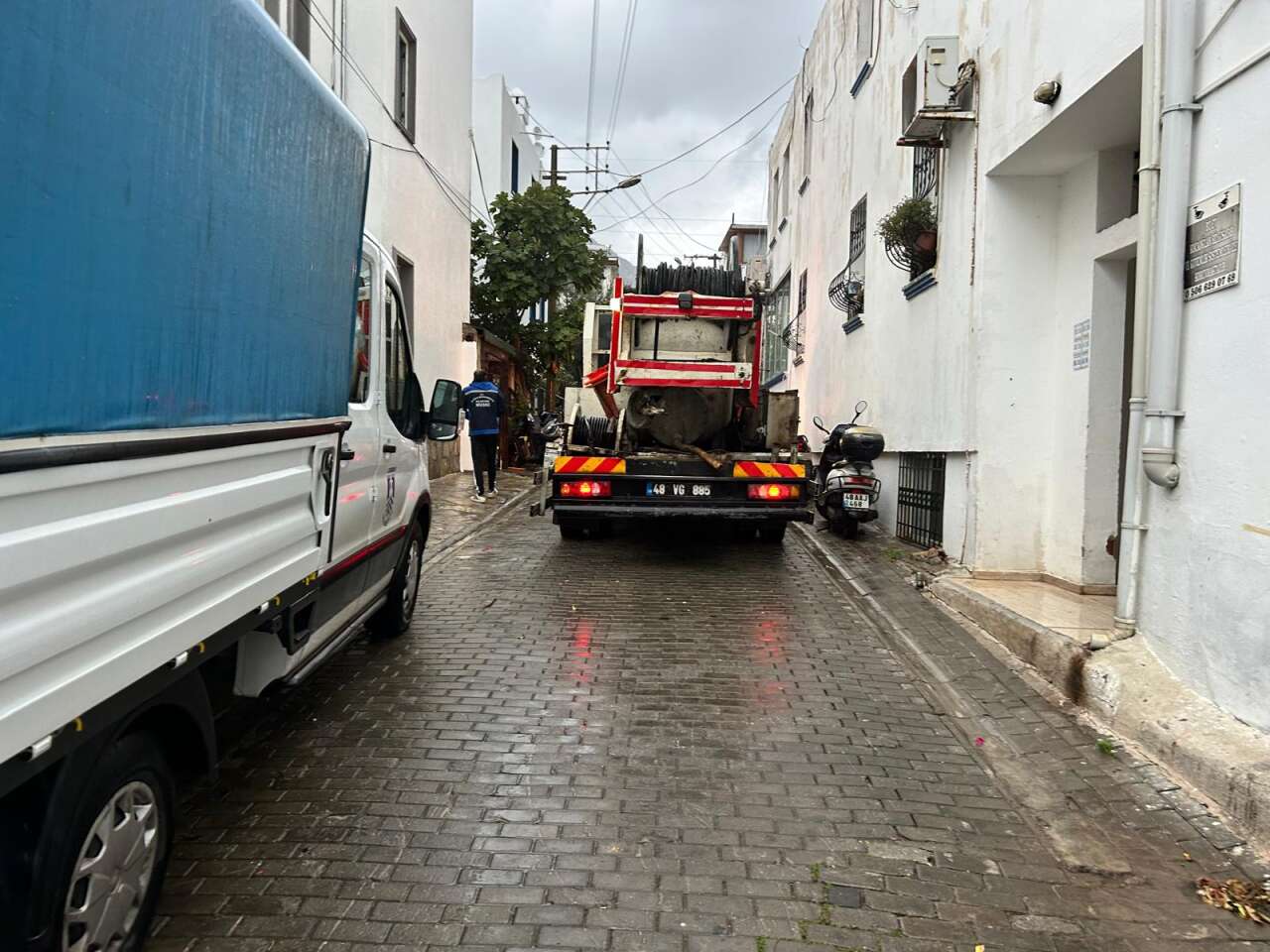 Muğla’yı Sağanak ve Fırtına Vurdu: Bodrum’da Kanalizasyon Taştı, Evleri Pis Su Bastı 2